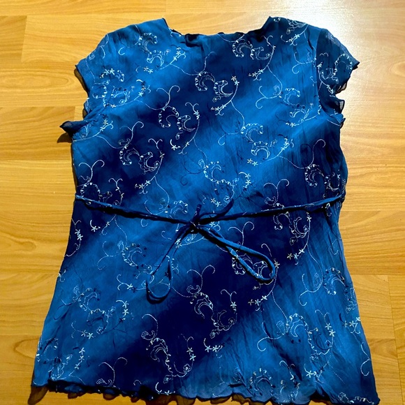 Y2K TOP-LARGE(can tie in back for a tighter fit) - Picture 2 of 2